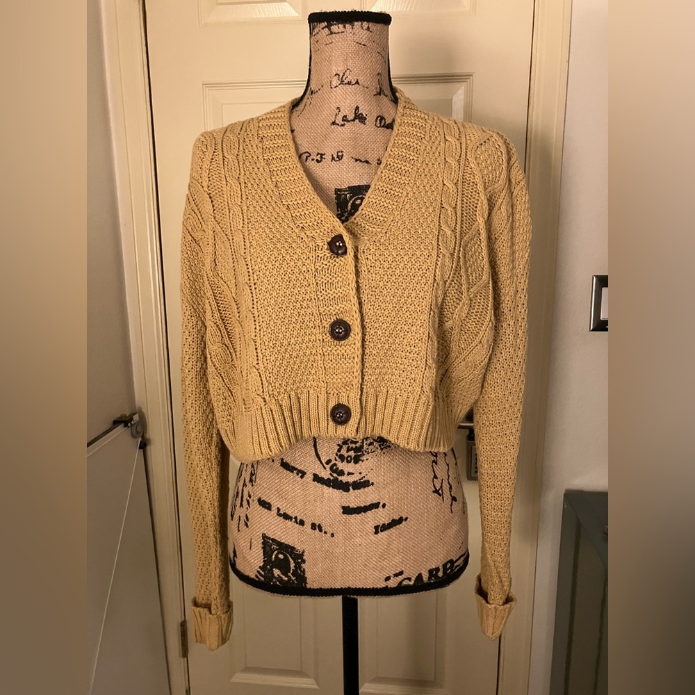 Pretty little thing cable knit gauged cropped sweater medium large 12